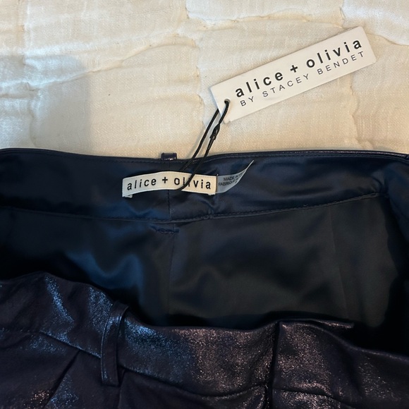 alice + olivia Conry Short in Navy - Picture 7 of 10